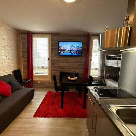 Le Chaleureux Cocon Rouge Daire Ustou Dış mekan fotoğraf