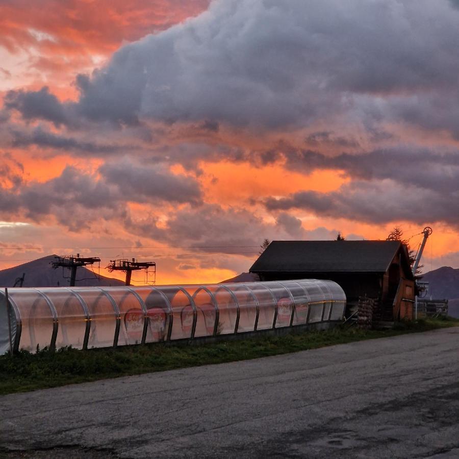 Le Chaleureux Cocon Rouge Daire Ustou Dış mekan fotoğraf