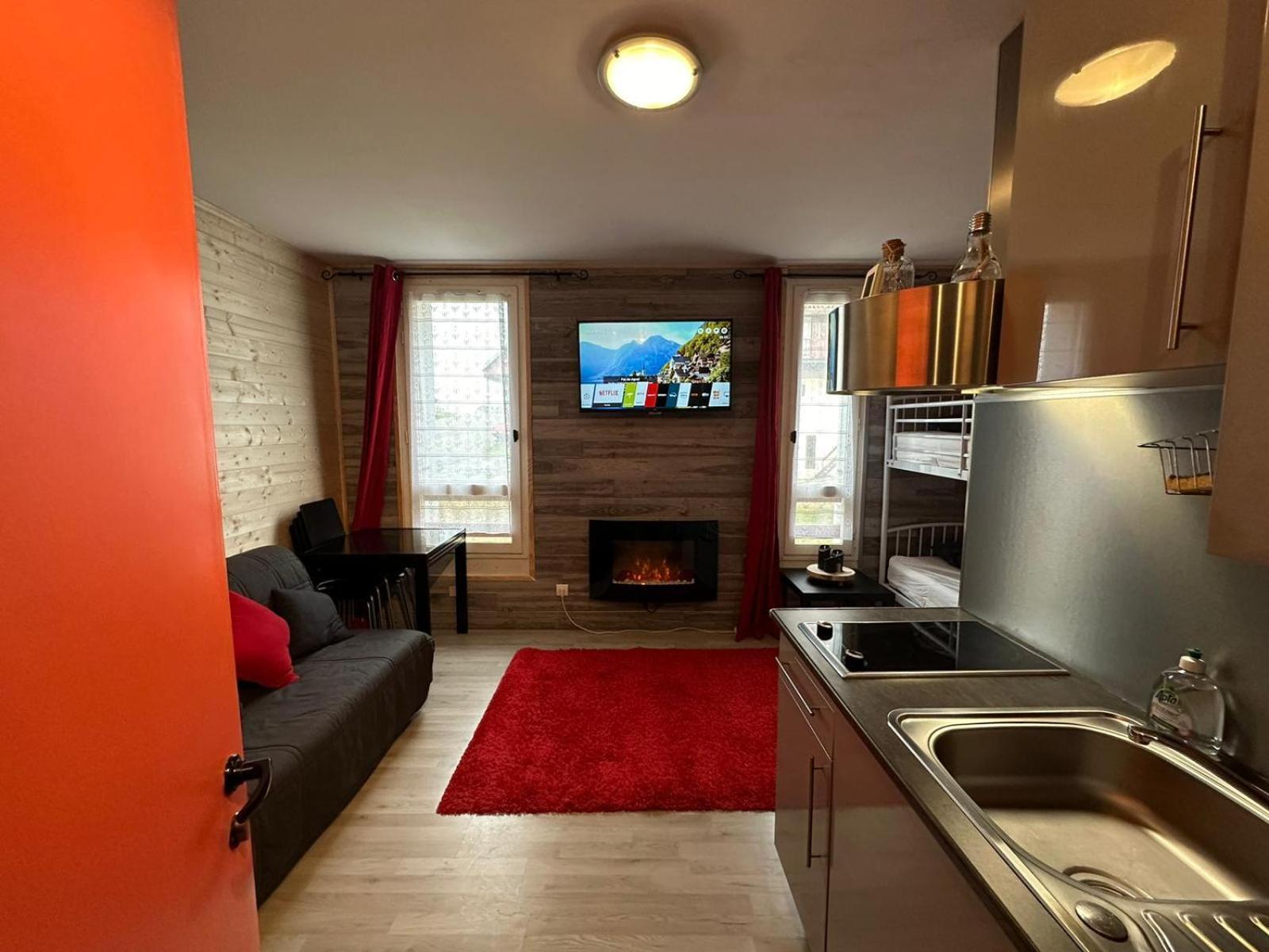 Le Chaleureux Cocon Rouge Daire Ustou Dış mekan fotoğraf